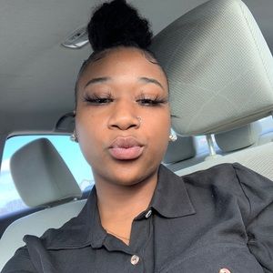 Meet your Posher, Kayla